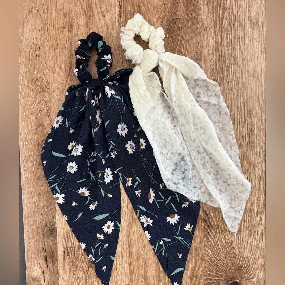Set Of 2 Scrunchies Scarf Ponytail Blue Floral And White (0523)